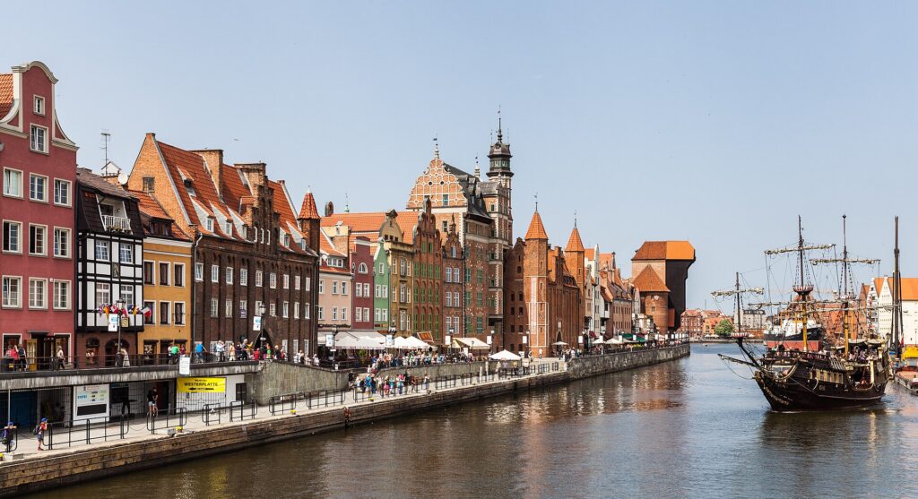 Historic waterfront houses along the Motława river on Długie Pobrzeże in Gdańsk